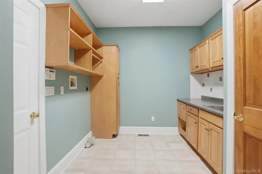 17 Forrest Way Poughkeepsie NY 12603
