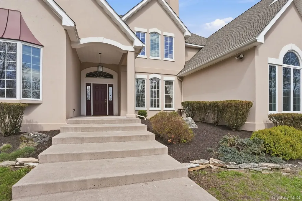 17 Forrest Way Poughkeepsie NY 12603