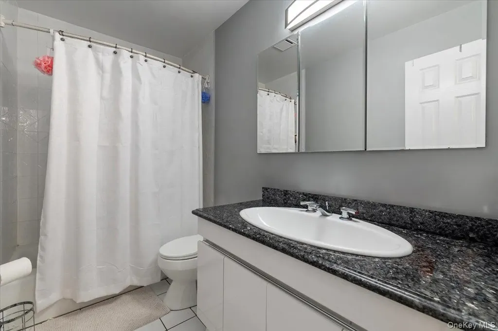 44 E End Avenue Hicksville NY 11801