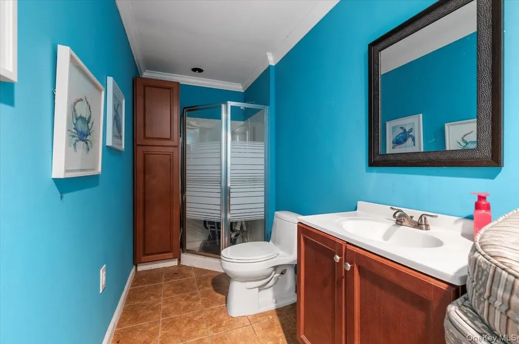 44 E End Avenue Hicksville NY 11801