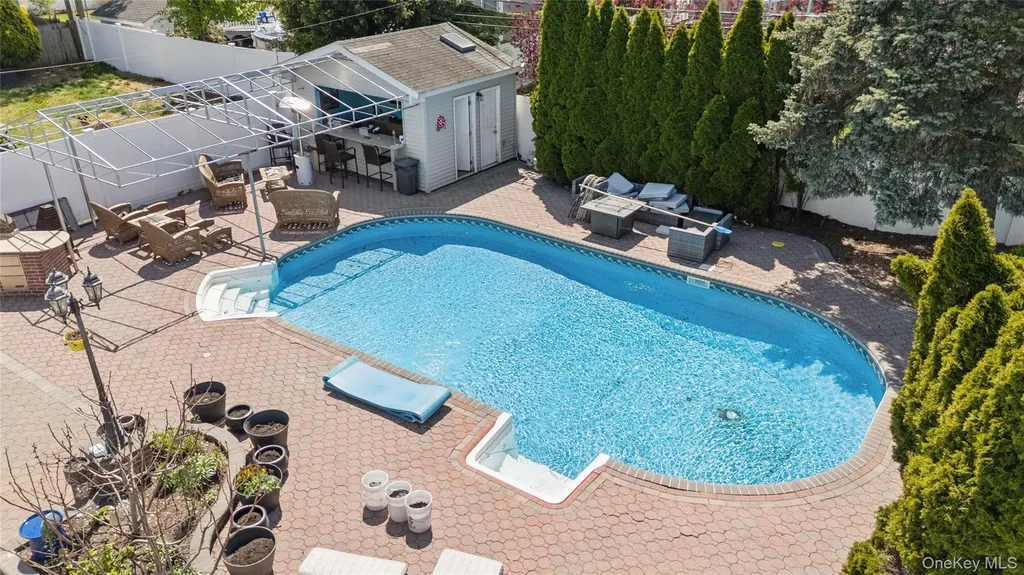 44 E End Avenue Hicksville NY 11801