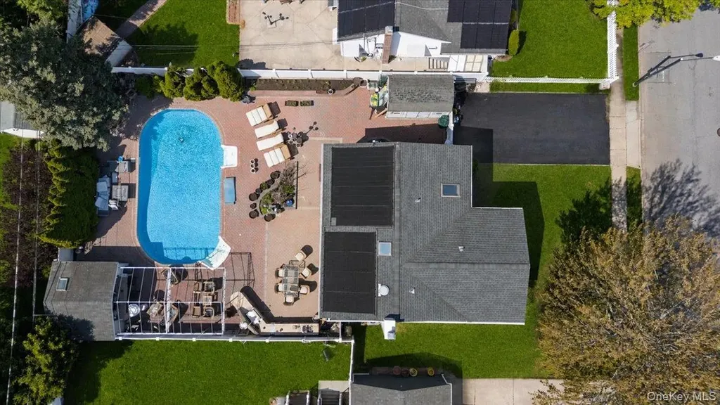 44 E End Avenue Hicksville NY 11801