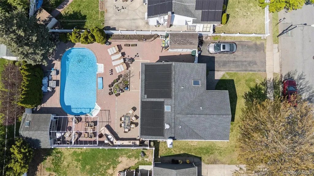 44 E End Avenue Hicksville NY 11801