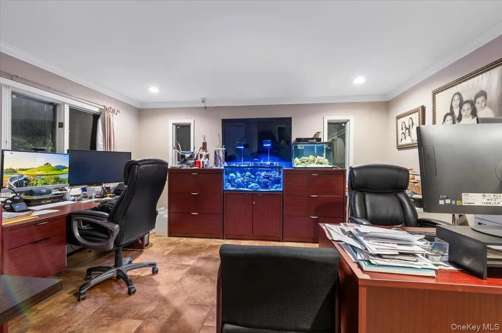 44 E End Avenue Hicksville NY 11801
