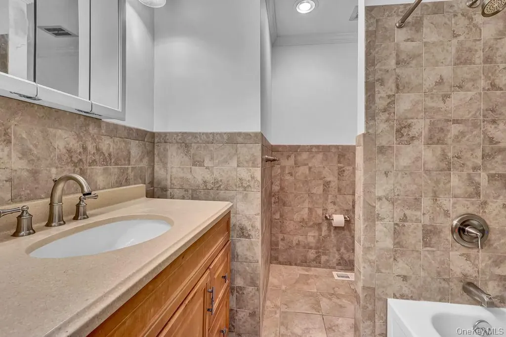 311 Mariners Way Copiague NY 11726