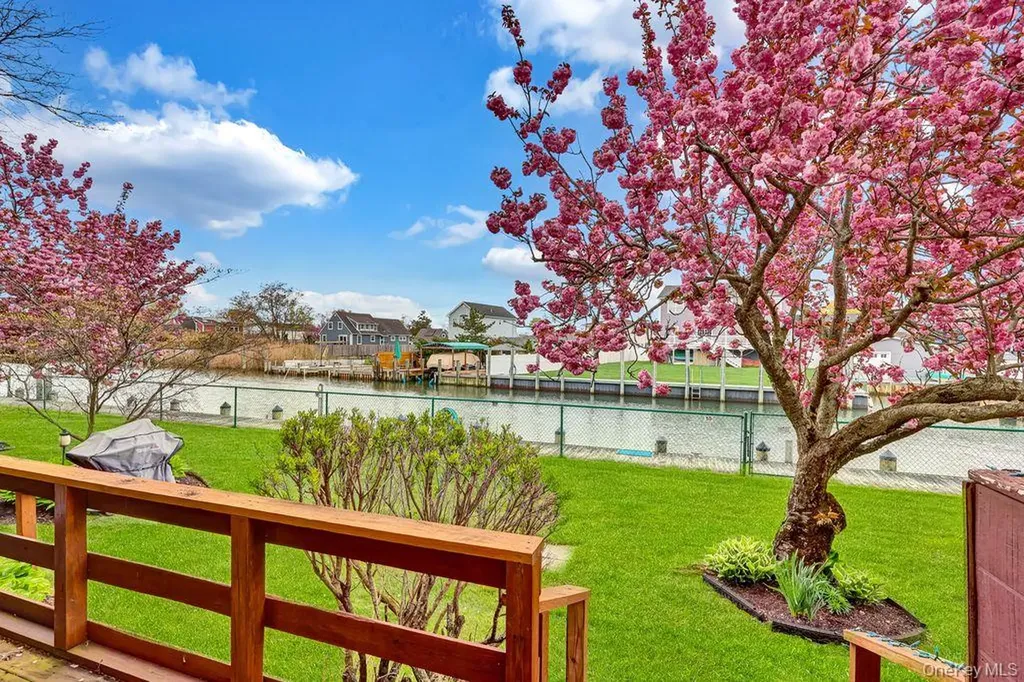 311 Mariners Way Copiague NY 11726
