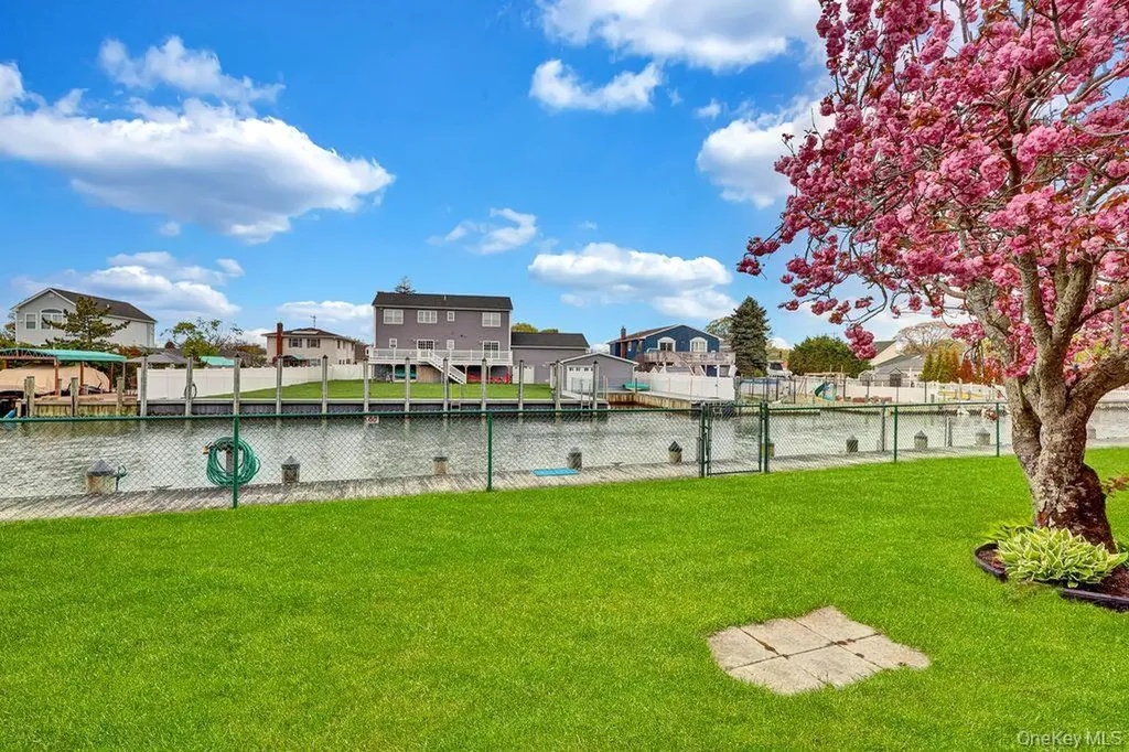 311 Mariners Way Copiague NY 11726