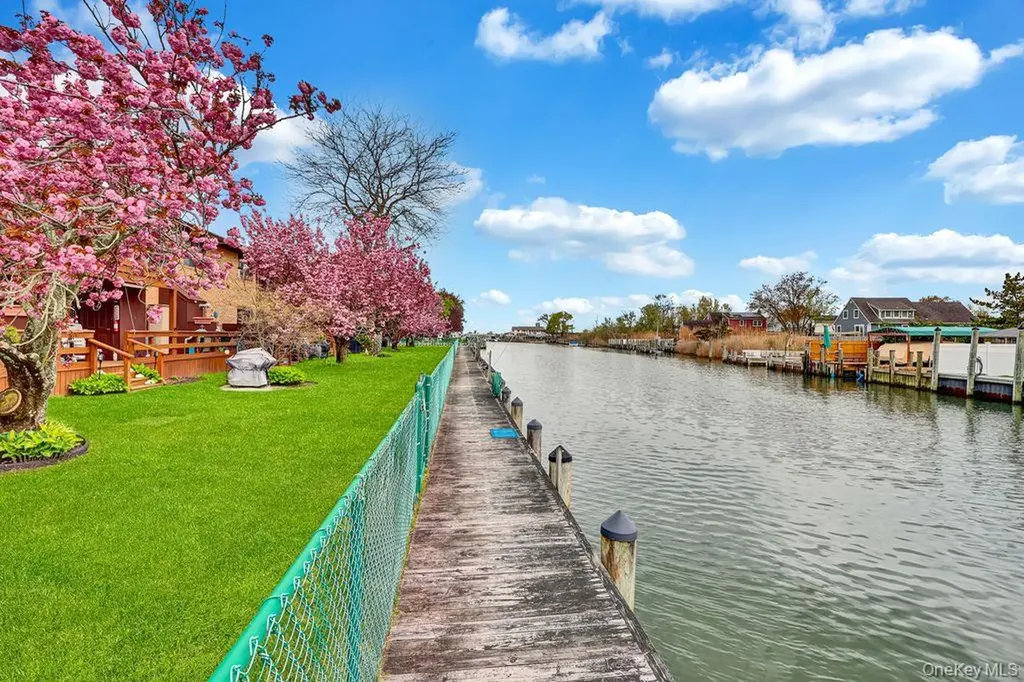 311 Mariners Way Copiague NY 11726