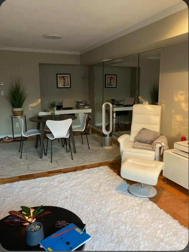 311 Mariners Way Copiague NY 11726