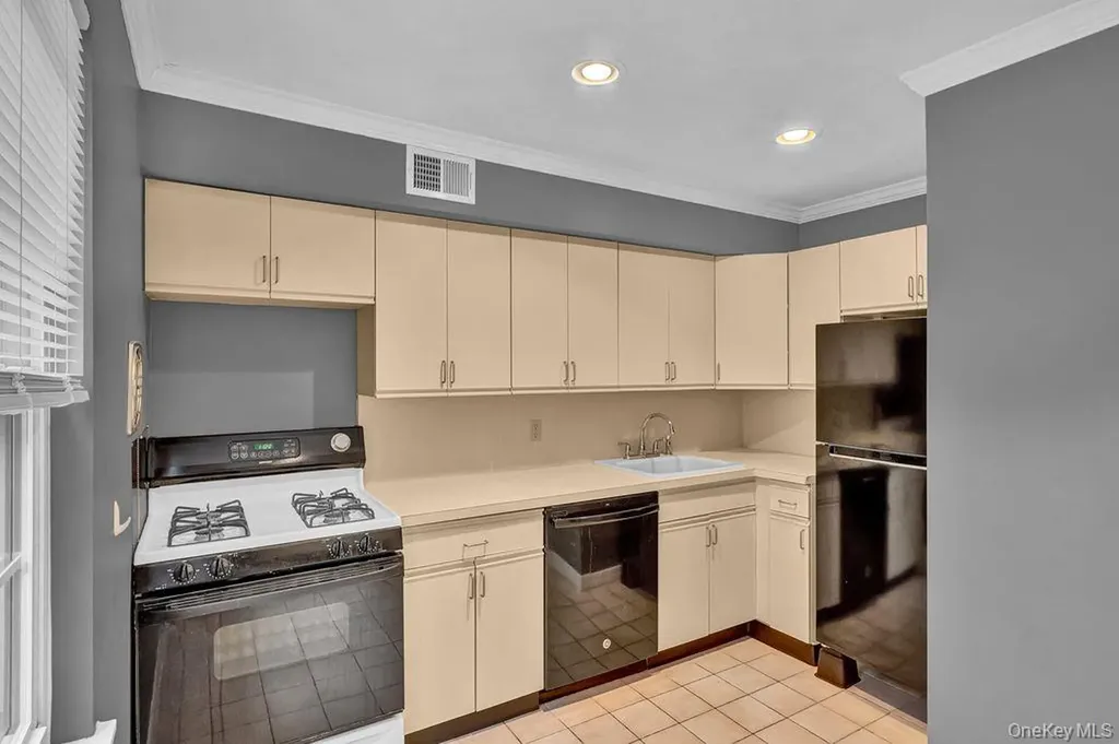 311 Mariners Way Copiague NY 11726