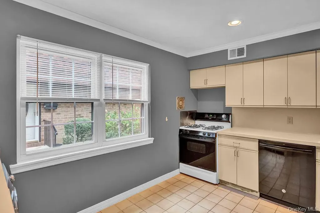 311 Mariners Way Copiague NY 11726