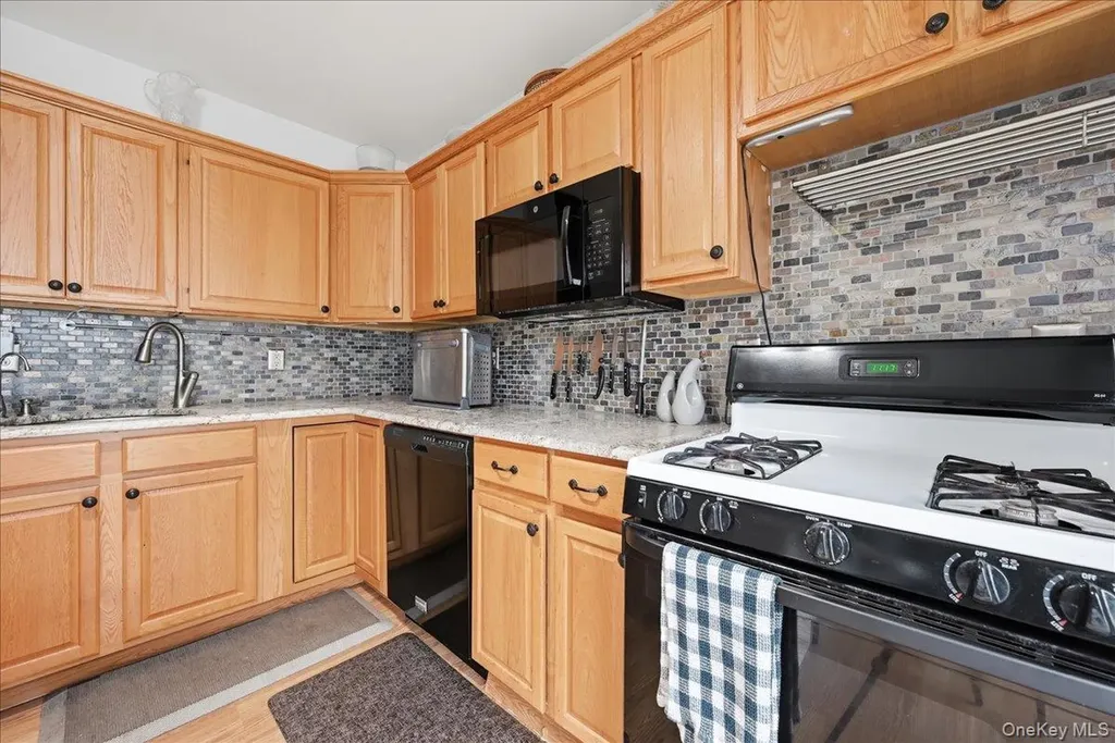 10 Casey Lane Middle Island NY 11953