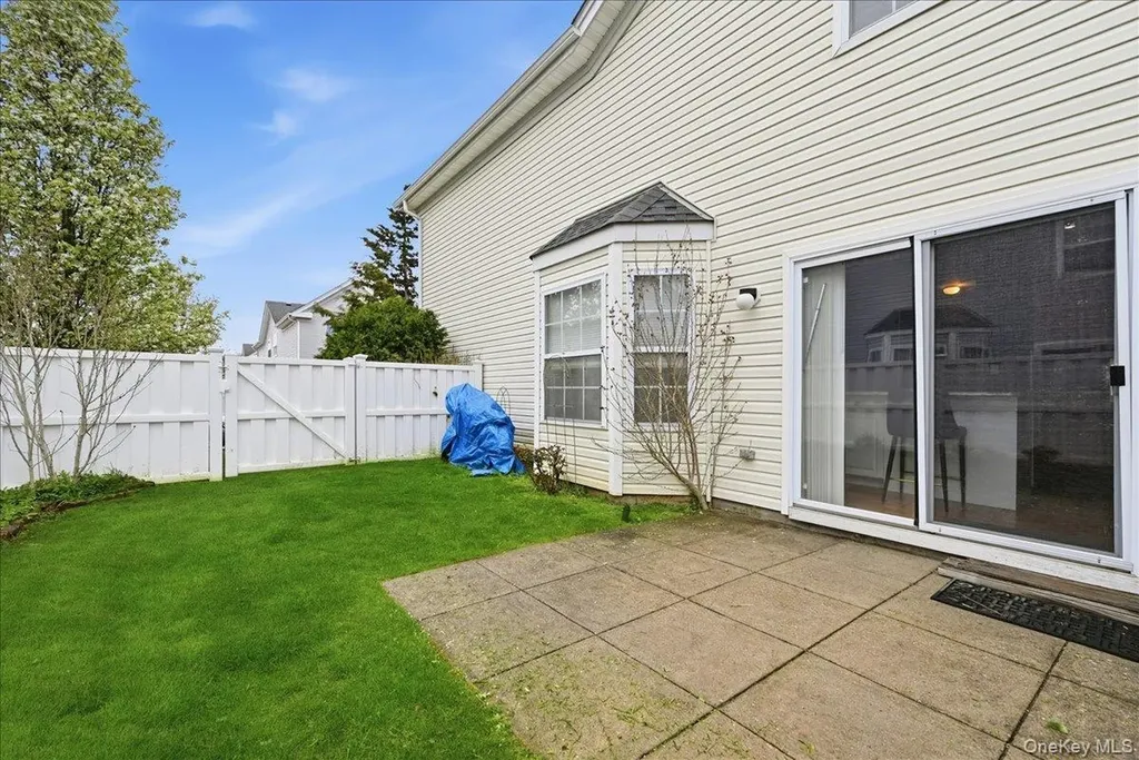 10 Casey Lane Middle Island NY 11953