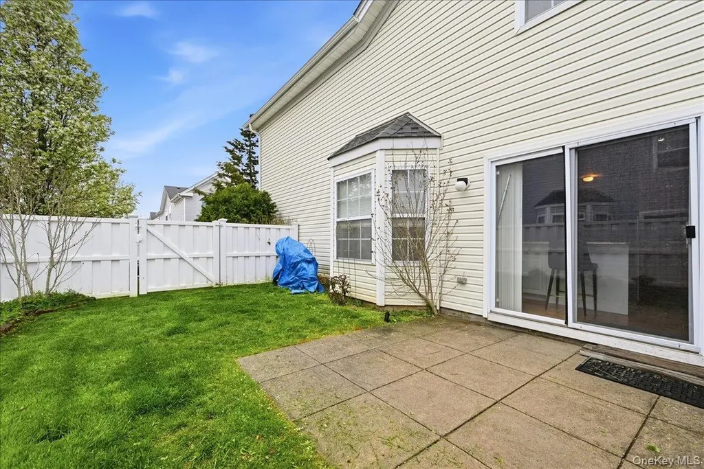 10 Casey Lane Middle Island NY 11953