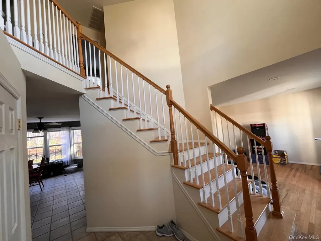 136 Elizabeth Way Ridge NY 11961