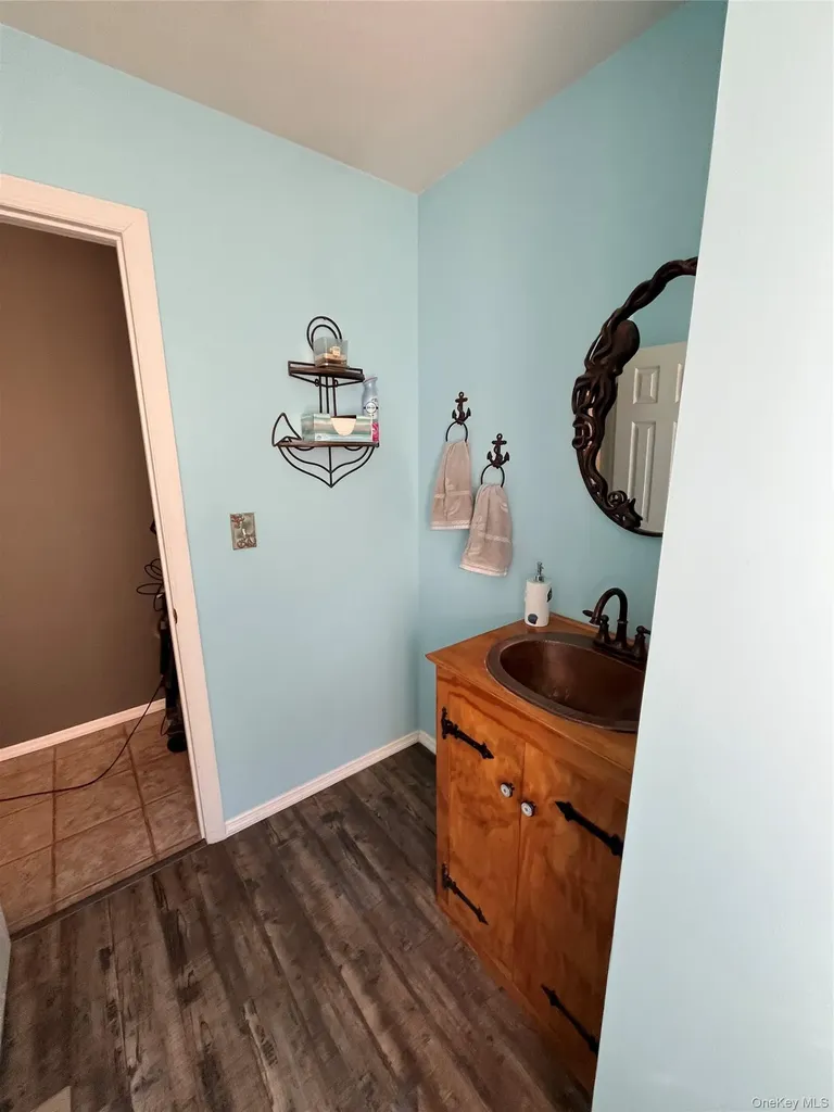 136 Elizabeth Way Ridge NY 11961
