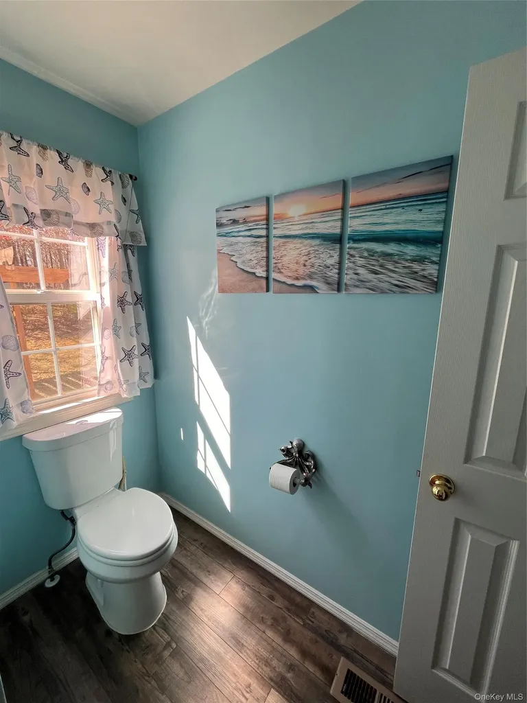 136 Elizabeth Way Ridge NY 11961