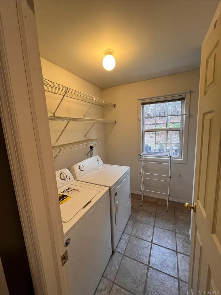 136 Elizabeth Way Ridge NY 11961