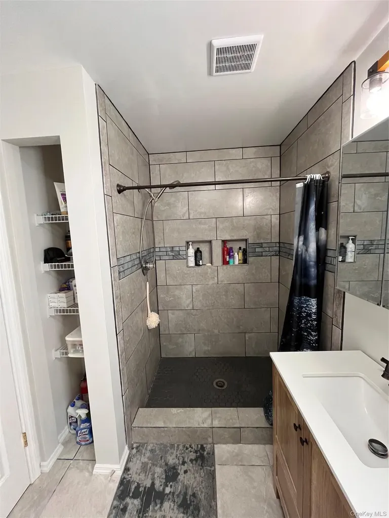 136 Elizabeth Way Ridge NY 11961