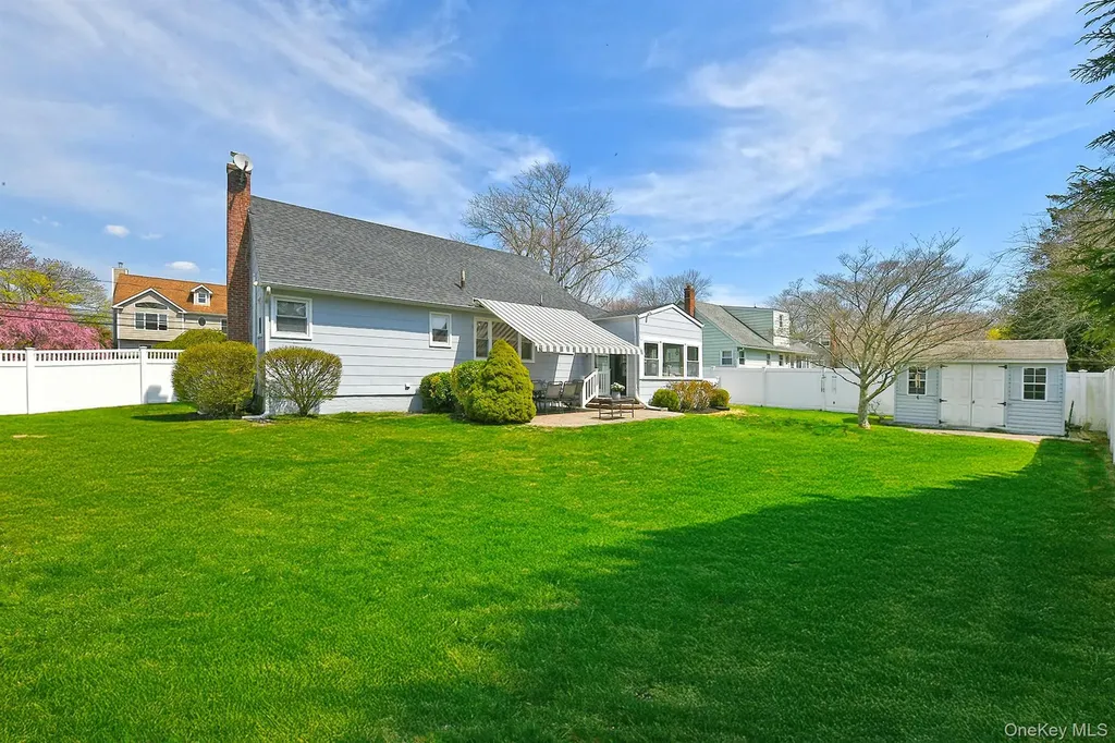 2 Keats Place Greenlawn NY 11740
