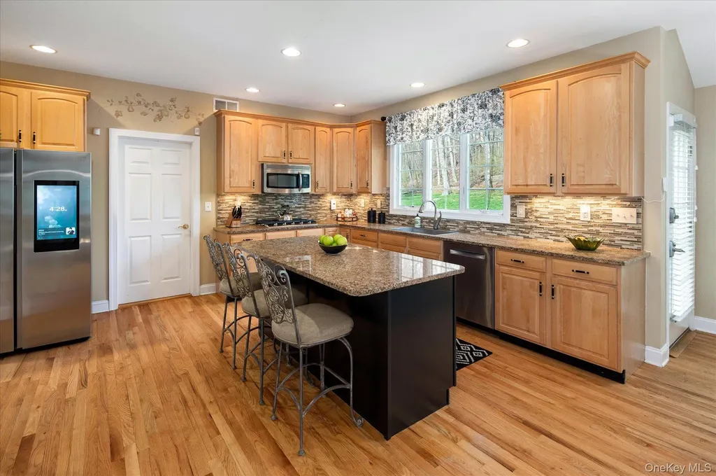 15 Hallocks Run Somers NY 10589