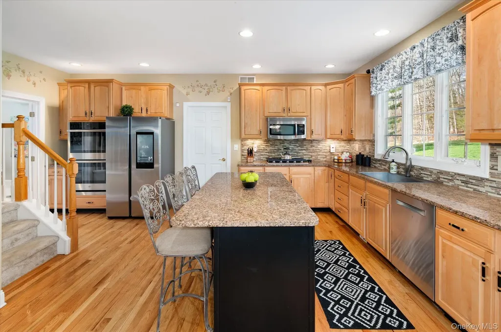 15 Hallocks Run Somers NY 10589