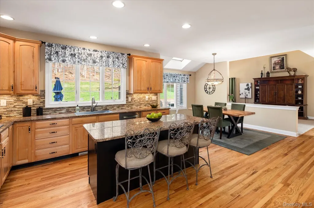 15 Hallocks Run Somers NY 10589