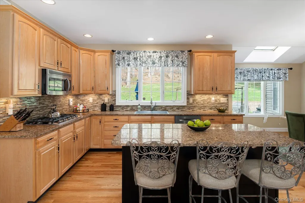 15 Hallocks Run Somers NY 10589