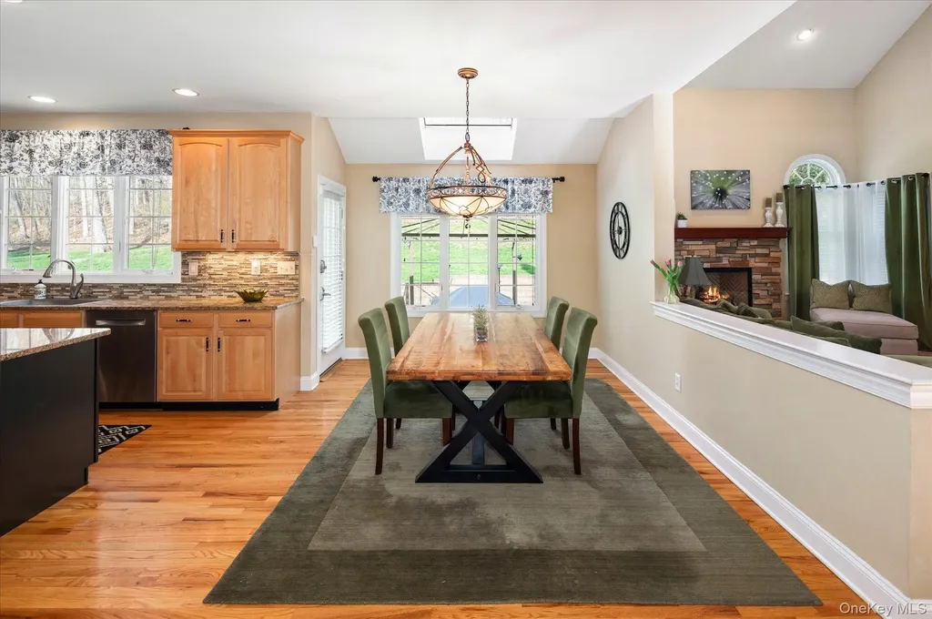 15 Hallocks Run Somers NY 10589