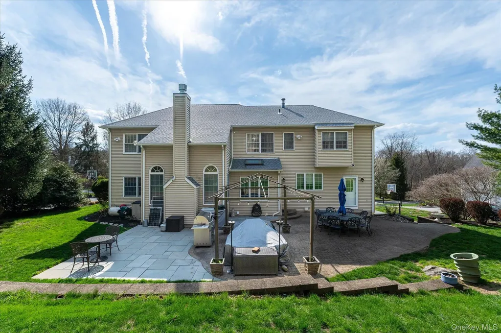15 Hallocks Run Somers NY 10589