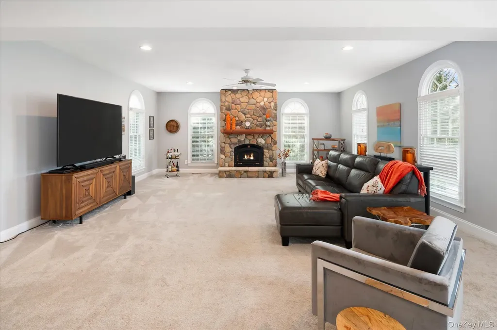 15 Hallocks Run Somers NY 10589