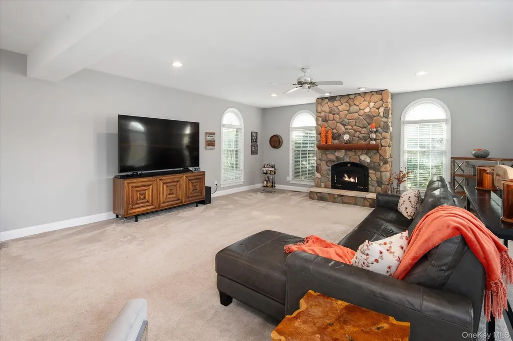 15 Hallocks Run Somers NY 10589