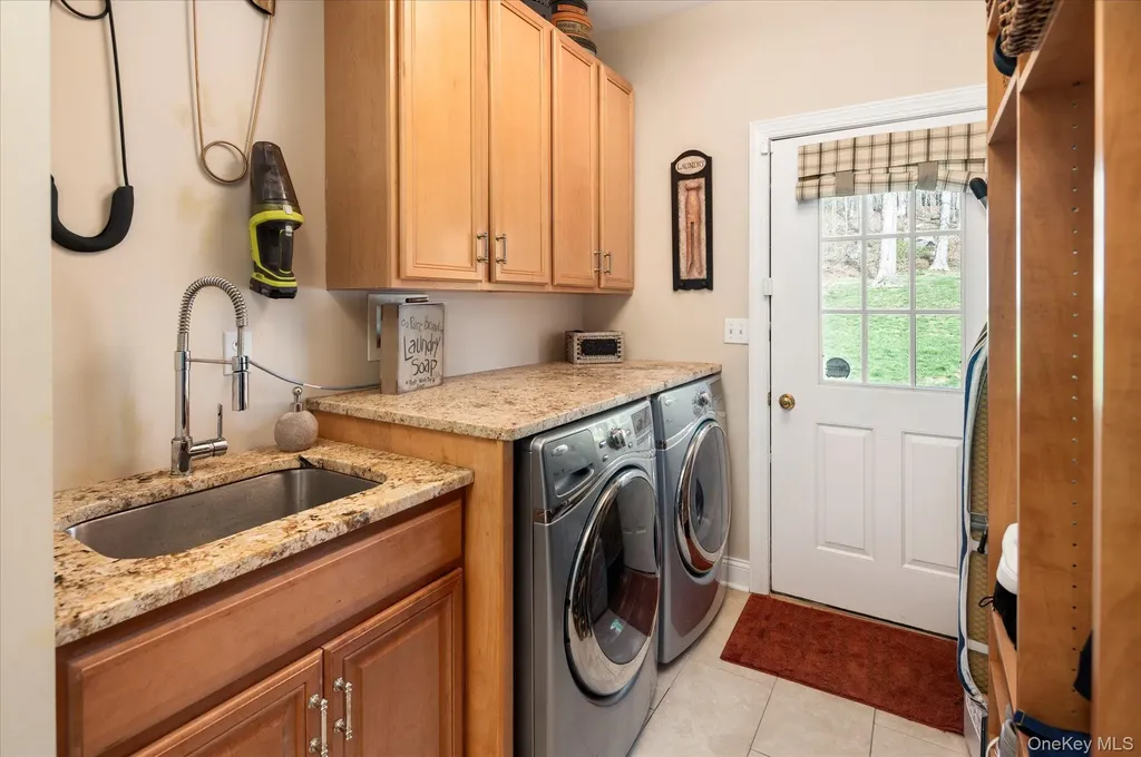 15 Hallocks Run Somers NY 10589