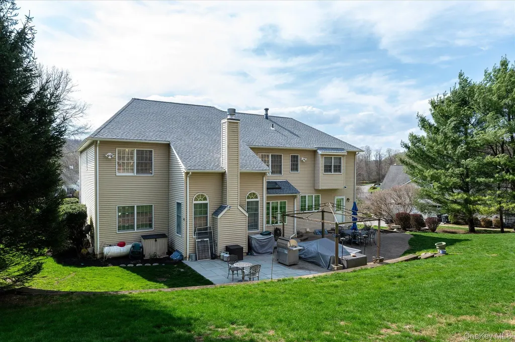 15 Hallocks Run Somers NY 10589