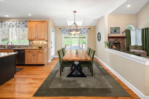 15 Hallocks Run Somers NY 10589