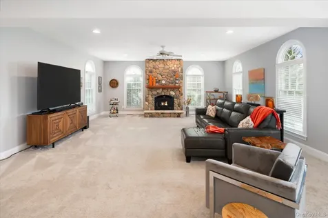 15 Hallocks Run Somers NY 10589