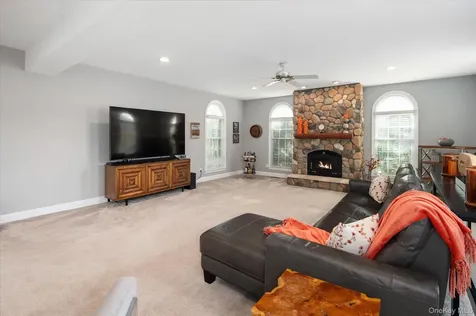 15 Hallocks Run Somers NY 10589