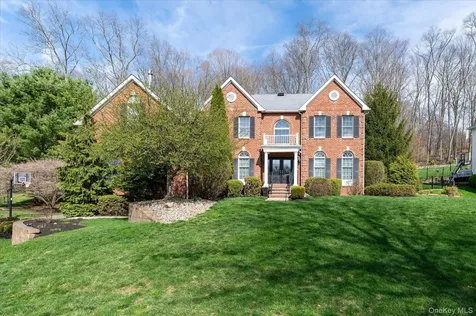 15 Hallocks Run Somers NY 10589