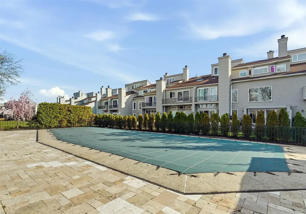 35 Waterside Close Eastchester NY 10709