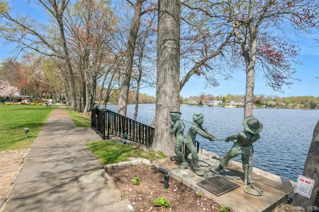 35 Waterside Close Eastchester NY 10709