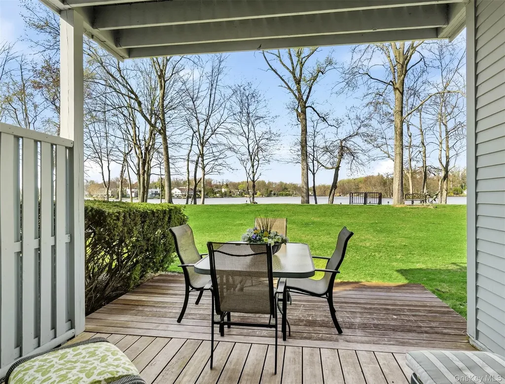 35 Waterside Close Eastchester NY 10709