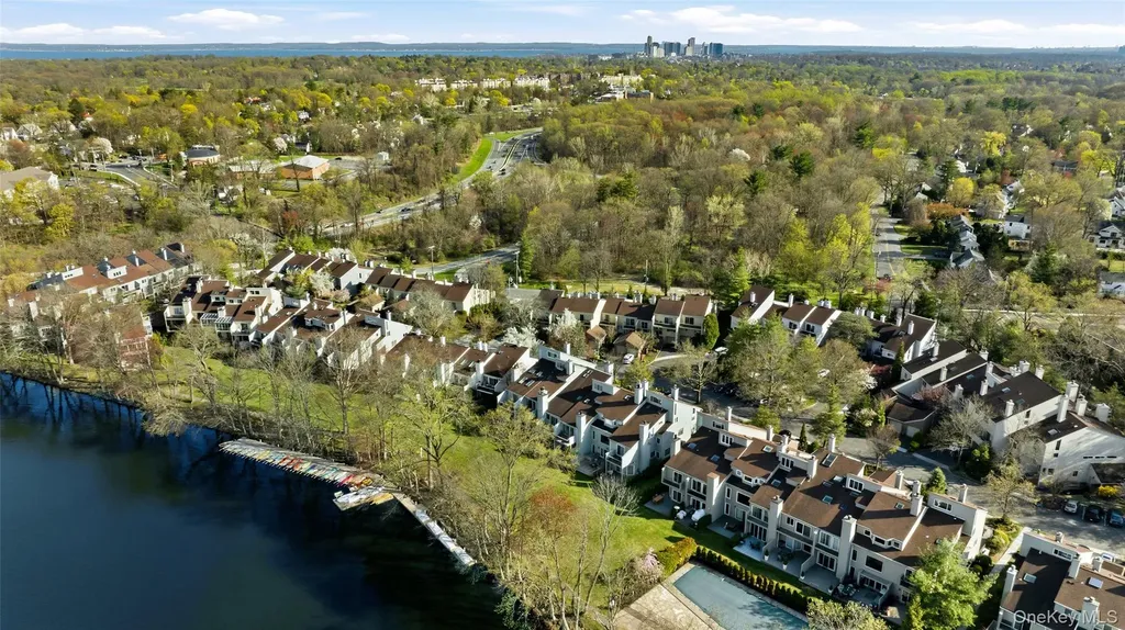 35 Waterside Close Eastchester NY 10709