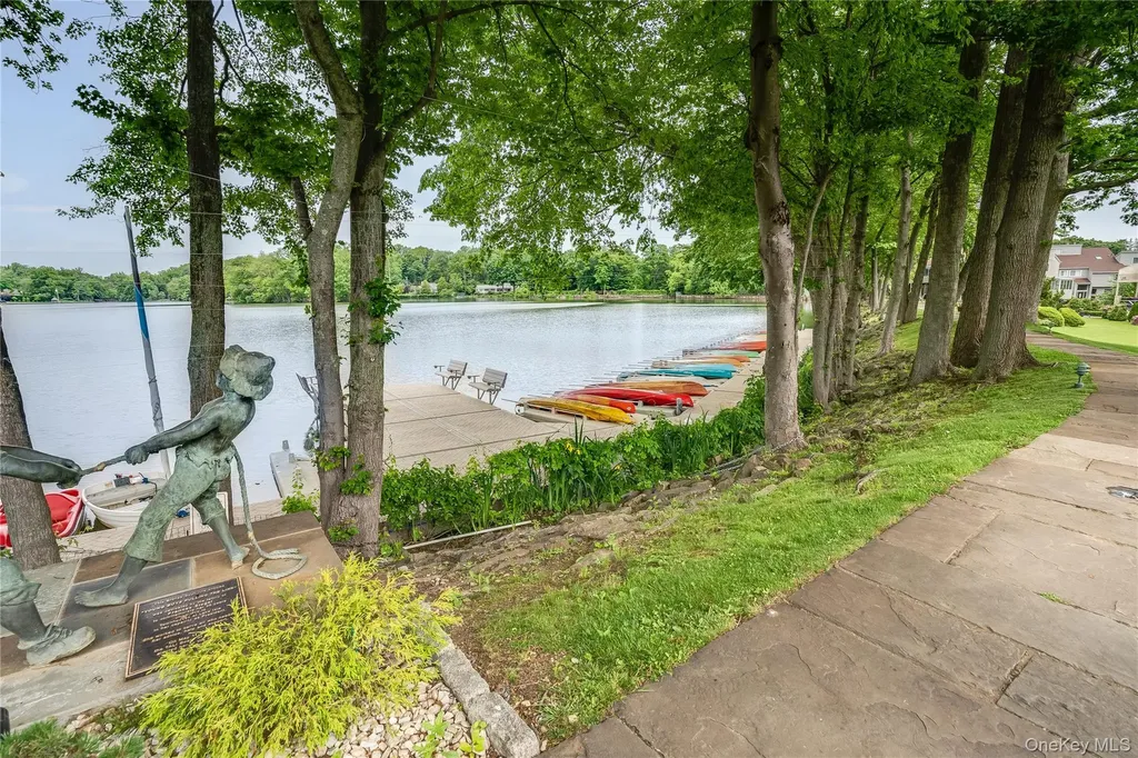35 Waterside Close Eastchester NY 10709