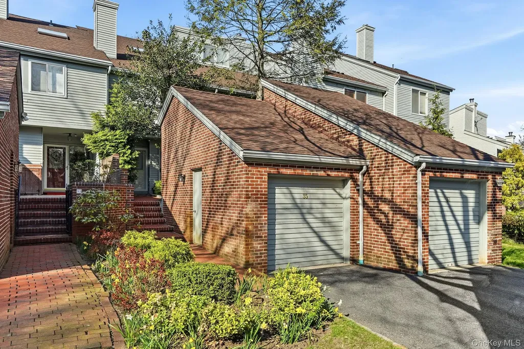 35 Waterside Close Eastchester NY 10709