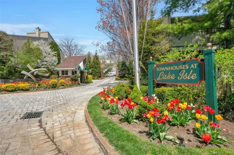 35 Waterside Close Eastchester NY 10709