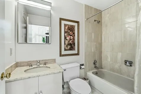 35 Waterside Close Eastchester NY 10709