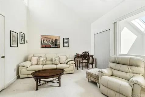 35 Waterside Close Eastchester NY 10709