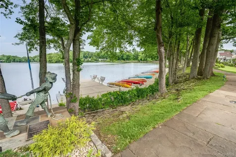 35 Waterside Close Eastchester NY 10709