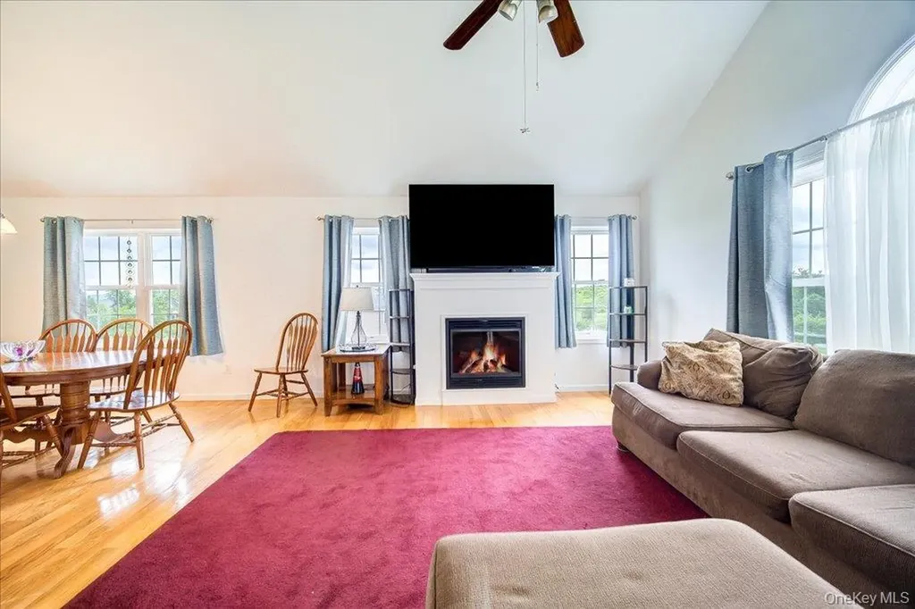 5 Sunrise Drive Milton NY 12547