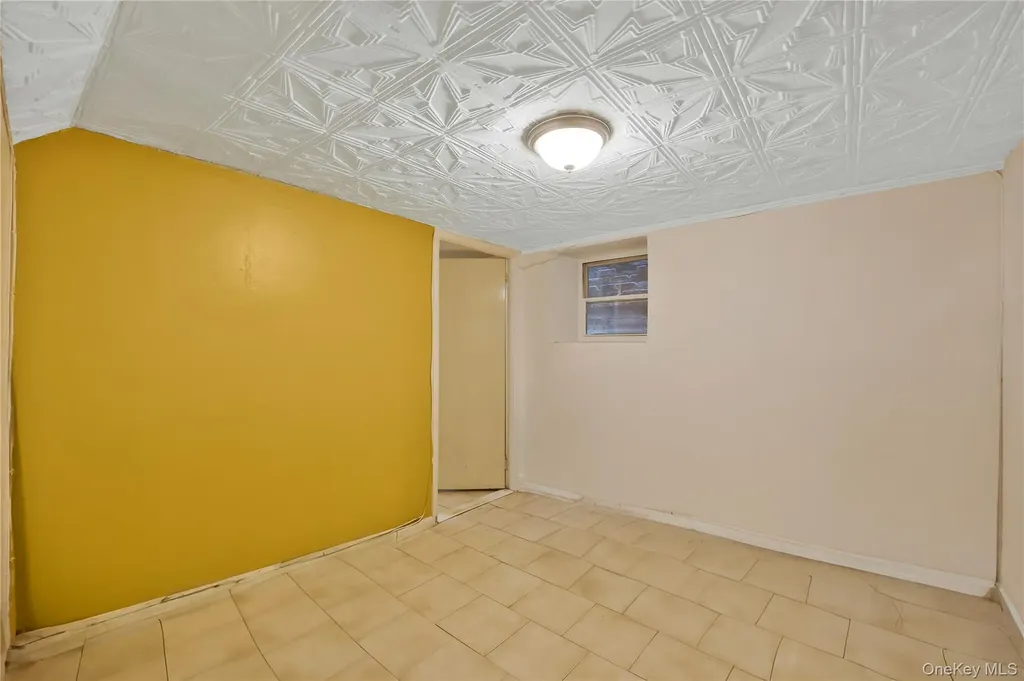 918 E 216th Street Bronx NY 10469
